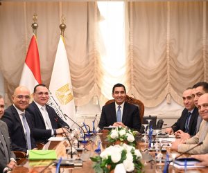 وزير الشباب والرياضة يناقش سبل تطوير منظومة الطب الرياضي