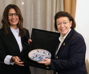 وزيرة الثقافة تبحث مع نظيرتها اليونانية تعزيز التعاون الثقافي المشترك بين مصر واليونان