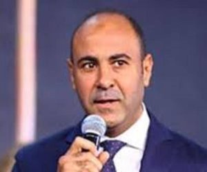 محمود التونى يعلن نعينع وبلال يؤمّان أول صلاة تراويح على الحياة من مسجد الحسين