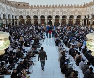 «بيت الزكاة» يوزع 10 آلاف وجبة متكاملة يوميًا على الصائمين بالجامع الأزهر