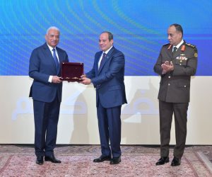 الرئيس السيسى يشهد حفل تكريم الفريق أول عبد المجيد صقر بحضور وزير الدفاع ورئيس الأركان وقادة الأفرع