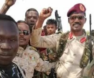  بعد إعلان ولائه للجيش: "الدعم السريع" تحرق بلدة موسى هلال وتأسر أحد أبنائه في شمال دارفور 