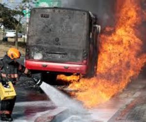 المكسيك على صفيح ساخن بعد مقتل إل منتشو: 74 قتيلاً وحرائق تشلّ البلاد