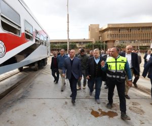 وزير النقل يتفقد ورش كوم أبو راضي وشركة كولواي مصر ويتناول وجبة الإفطار مع العاملين