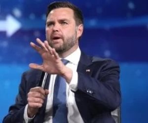 نائب الرئيس الأمريكى: رصدنا محاولات إيران إعادة تطوير سلاح نووى