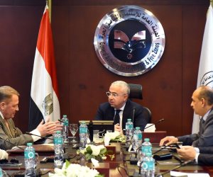 الهيئة العامة للاستثمار والمناطق الحرة وشركة جارديان جلاس يبحثان خطط توسع الشركة في مصر