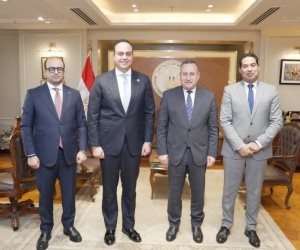 وزير التعليم العالي ورئيس هيئة الرعاية الصحية يبحثان تعزيز التكامل بين الجامعات والتأمين الصحي الشامل 