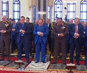 الرئيس السيسي يؤدي صلاة الجمعة بمسجد المشير في ذكرى العاشر من رمضان