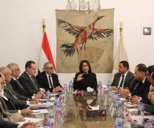 وزيرة الثقافة تعقد أول اجتماع مع قيادات الوزارة ورؤساء القطاعات.. وتؤكد: الثقافة «حائط صد معنويًا» يحمى المجتمع