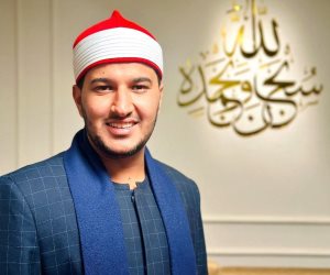 وزير الأوقاف يهنئ بلال سيف قارئ دولة التلاوة لفوزه بالمركز الأول في مسابقة القرآن الكريم فى تنزانيا 