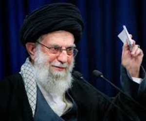 علي خامنئي : نصف قرن في قلب العاصفة الإيرانية 