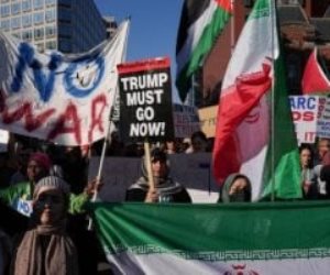 حدث في أمريكا .. احتجاجات أمام البيت الأبيض لرفض الهجوم على إيران ودعوة لإنهاء الحرب