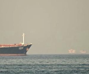 تصعيد في مضيق هرمز.. استهداف ناقلة نفط قبالة سواحل عمان وإصابة 4 من طاقمها