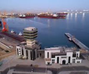 وكالة الأنباء العمانية: مسيرات تستهدف خزانات وقود بميناء الدقم