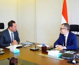 وزير التخطيط يبحث مع رئيس مركز المعلومات تعزيز التعاون في متابعة أداء برنامج الحكومة وخططها