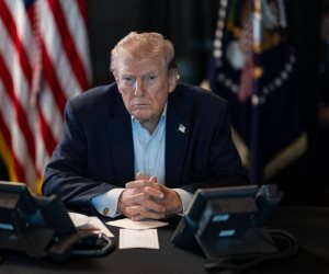 الخارجية الأمريكية تطالب رعاياها في 14 دولة عربية بالمغادرة فورا