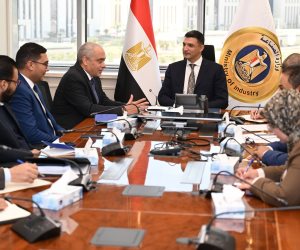 وزير الصناعة يبحث مع مجموعة العربي خطة إقامة توسعات جديدة بقيمة 480 مليون دولار بمدينة قويسنا الجديدة