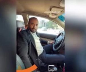 حياة كريمة تهدي سائق ينقل مرضى الأورام مجانا "وفاءً لنذر قديم" 20 ألف جنيه