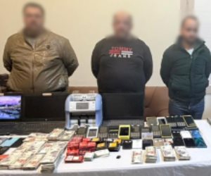 الداخلية تضبط تشكيلًا عصابيًا دوليًا للنصب عبر منصة إلكترونية وهمية والاستيلاء على أموال المواطنين