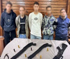 القبض على 5 متهمين ظهروا ملثمين في مقطع فيديو وتعدوا على مواطن بسلاح ناري وأصابوا أخرين بالقليوبية