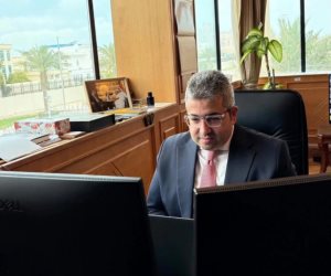 السفير المصري في الدوحة يعقد اجتماعاً افتراضياً مع رموز الجالية للاطمئنان على أوضاعهم