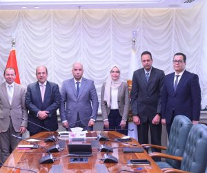 وزير العمل يبحث مع رئيس الجامعة البريطانية إطلاق منظومة وطنية لتأهيل الكوادر المصرية