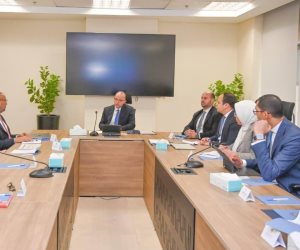 وزير الاستثمار والتجارة الخارجية يجتمع بمسئولى شركات السكر لبحث وضع السوق