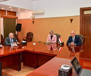 وزير الرى يبحث مع محافظ الوادى الجديد موقف وضوابط استخدام المياه الجوفية