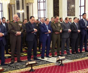 الرئيس السيسي يؤدي صلاة الجمعة بمسجد المشير تزامنا مع احتفالات مصر بذكرى يوم الشهيد