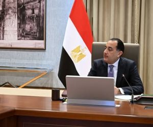 رئيس الوزراء يلتقي وزير الكهرباء والطاقة المتجددة لاستعراض عددٍ من ملفات العمل