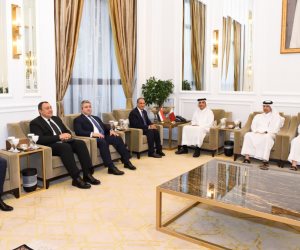 وزير الخارجية يعقد مباحثات مع نظيره القطري في الدوحة في ظل التصعيد العسكري بالمنطقة 
