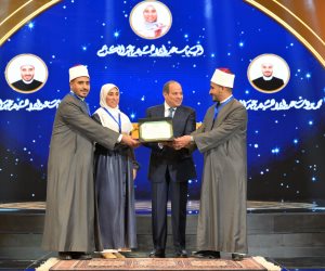 الرئيس السيسي يكرم الفائزين في المسابقة العالمية للقرآن الكريم - صور