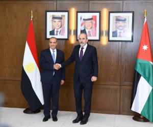 وزير الخارجية يلتقي نظيره الأردني في عمّان.. ويؤكد تضامن مصر الكامل مع المملكة الهاشمية