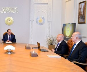 الرئيس السيسي يطلع على المخطط العام لتطوير ميناء دمياط ومشروعات النقل القائمة 