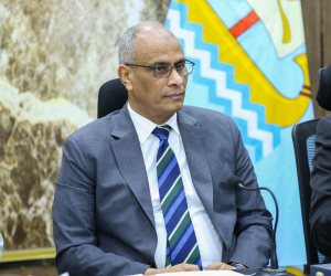 محافظ كفرالشيخ يعلن توقف حركة الملاحة والصيد بميناء البرلس لسوء الأحوال الجوية