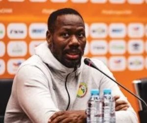 مدرب السنغال ردا علي قرار الكاف: لن نسلم كأس أمم أفريقيا مهما حدث