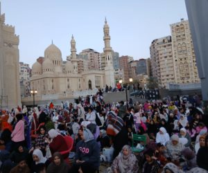 تكبيرات العيد من مسجد المرسي أبو العباس بالإسكندرية للمشاركة في أداء صلاة عيد الفطر