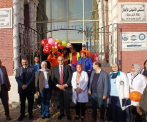 محافظ الإسكندرية يزور مستشفى الملكة نازلى ويهنئي الأطفال بعيد الفطر.. صور