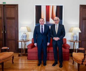 رئيس البرلمان البرتغالي يستقبل السفير المصري في لشبونة