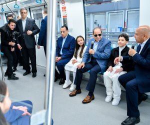 الرئيس السيسى يشارك الأطفال الاحتفال بعيد الفطر.. ويشهد افتتاح مونوريل شرق النيل بالعاصمة الجديدة