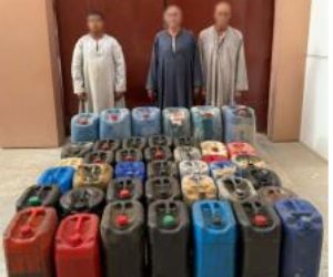 أمن أسوان يضبط 3 أشخاص جمعوا 1800 لتر مواد بترولية داخل مخزن لإعادة بيعها بالسوق السوداء