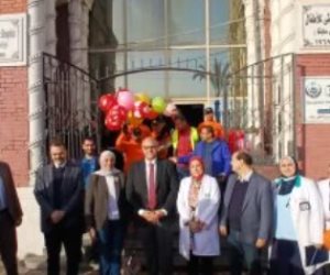 محافظ الإسكندرية يزور أطفال مستشفى الملكة نازلى للتهنئة بالعيد
