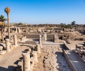 الانتهاء من مشروع إعادة تركيب وترميم بوابة سور الملك رمسيس الثالث شمال معابد الكرنك "صور"