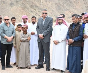 محافظ جنوب سيناء يزور أهالي تجمع وادي خريزة بشرم الشيخ لتهنئتهم بعيد الفطر المبارك