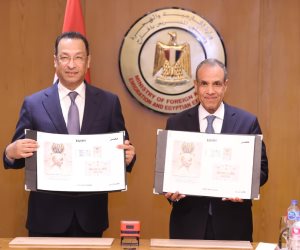 وزيرا الخارجية والاتصالات يبحثان التعاون في مجال التحول الرقمي وتطوير الخدمات القنصلية ويشاركان في تدشين طابع بريد المئوية الثانية لوزارة الخارجية