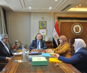 وزير التعليم العالي يبحث تعزيز كفاءة الخريجين بقطاع التمريض وأطقم التمريض بالمستشفيات الجامعية