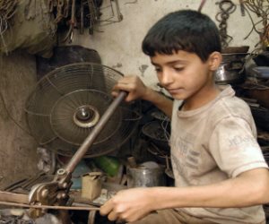 وزير العمل يصدر قرارًا وزاريًا بشأن حظر تشغيل الأطفال أقل من 15 سنة