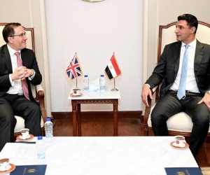 وزير الصناعة يبحث مع سفير المملكة المتحدة بالقاهرة سبل تعزيز التعاون الصناعي المشترك