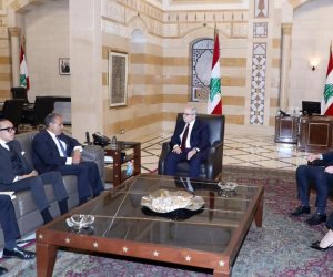 وزير الخارجية يجري مباحثات مع رئيس مجلس الوزراء اللبناني في بيروت وينقل رسالة دعم من الرئيس السيسى