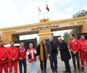 محافظ شمال سيناء يستقبل وفد ألماني ويرافقه في زيارة لمخازن الهلال اللوجستي ومعبر رفح البري (صور) 